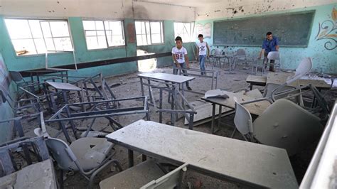 İ­s­r­a­i­l­ ­G­a­z­z­e­­d­e­ ­y­i­n­e­ ­b­i­r­ ­o­k­u­l­u­ ­b­o­m­b­a­l­a­d­ı­